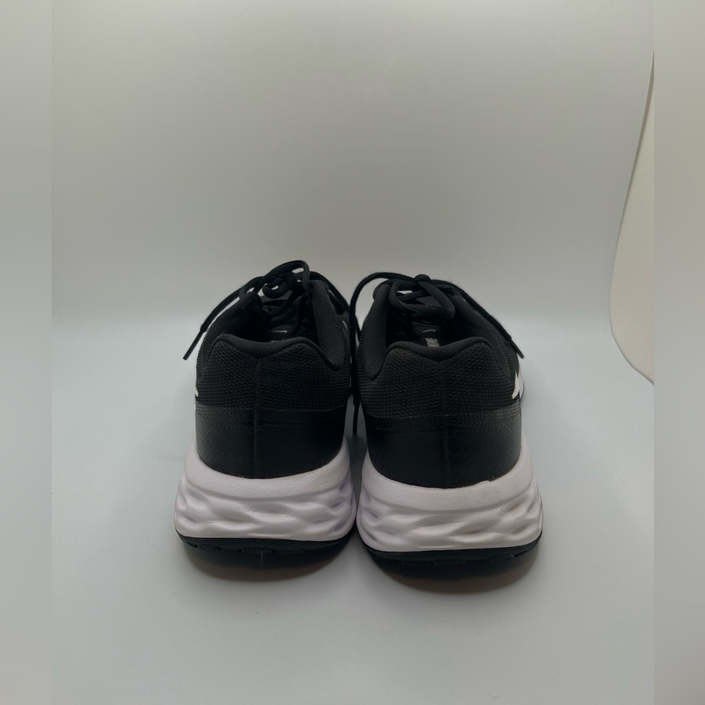 NIKE Men”s Revolution Black /White Athletic Running Shoes Size 8 W.  US - Picture 4 of 9
